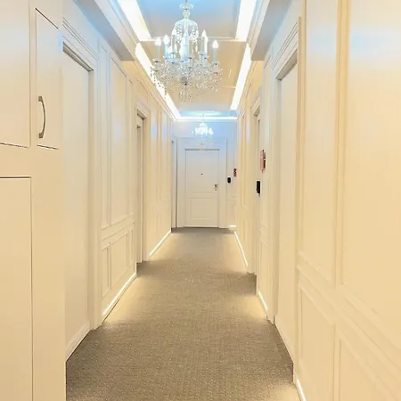 Sole Apartment-central Luxury & Private Garage * Trieste